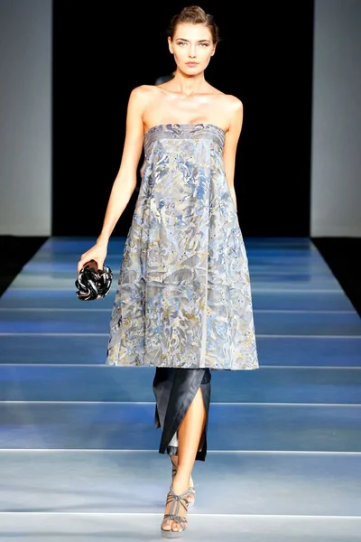 Look 16